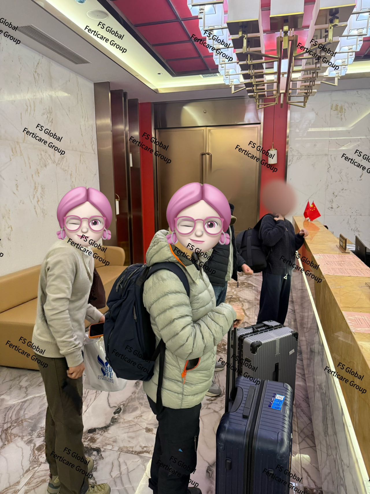 抵达酒店，在前台办理入住。