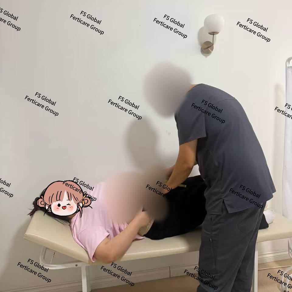 第一位志愿者继续完成当日检查。